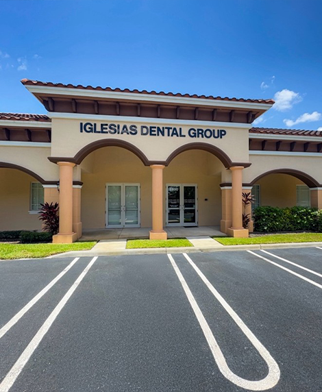 Front exterior of Iglesias Dental Group in Coral Springs